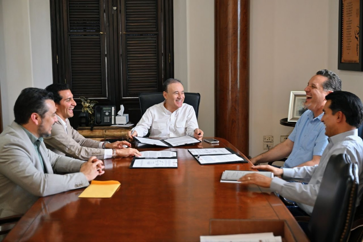 El gobernador Alfonso Durazo Montaño y el director de la Conade, Rommel Pacheco, impulsan el fortalecimiento del deporte en Sonora mediante el convenio entre el Gobierno de Sonora y la Conade, estableciendo una coordinación directa con el Gobierno de México